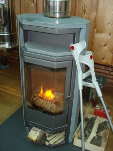 Auch Krücken brauchen manchmal Kaminwärme.