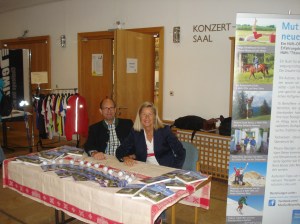 Die Autoren Heidi Rauch und Peter Herrchen bei der ersten Buchpräsentation in Bad Aibling. Die Autoren Heidi Rauch und Peter Herrchen bei der ersten Buchpräsentation in Bad Aibling.
