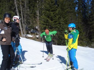 Heidi, Tim von Valife mit vor neun Monaten operiertem Knie, Michael Pause und Skilehrer Albert Meier (v. l. n. r.)