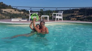 Im Wasser kann man auch schön zu zweit rumalbern.