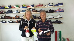 Ich bin begeistert von Enricos bequemen Golfschuhen.