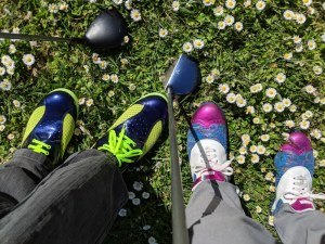 Bewegung in farbenfrohen (Golf-)Schuhen macht noch mehr Spaß!