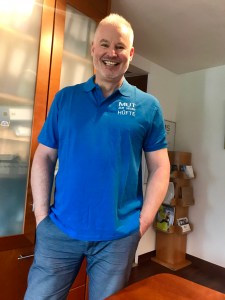 Dr. Raimund Völker ist ein Fan unseres Buchs "Mut zur neuen Hüfte!!" und ein Gegner des AMIS-Zugangs.